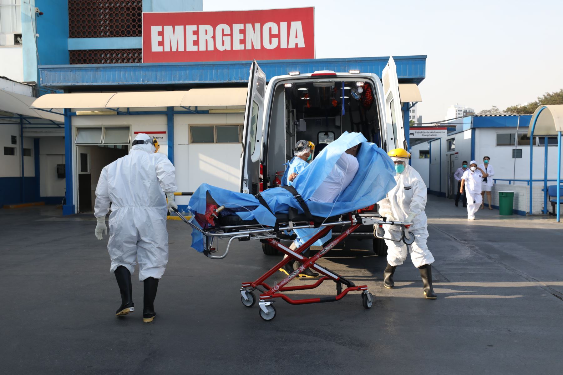 Perú registra disminución de fallecidos por coronavirus, aunque es el quinto país en contagios