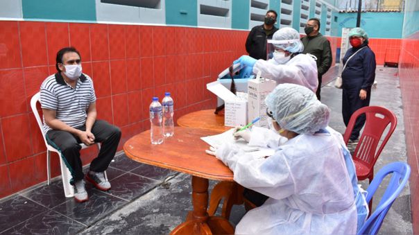 Más de 12 000 casos de la COVID-19 se registraron en las cárceles de Perú