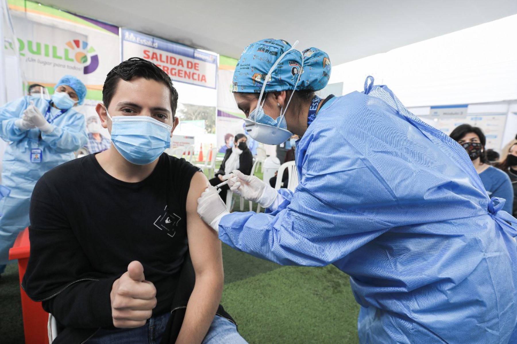 Ministerio de salud evaluará vacunar a adolescentes entre 12 y 17 años