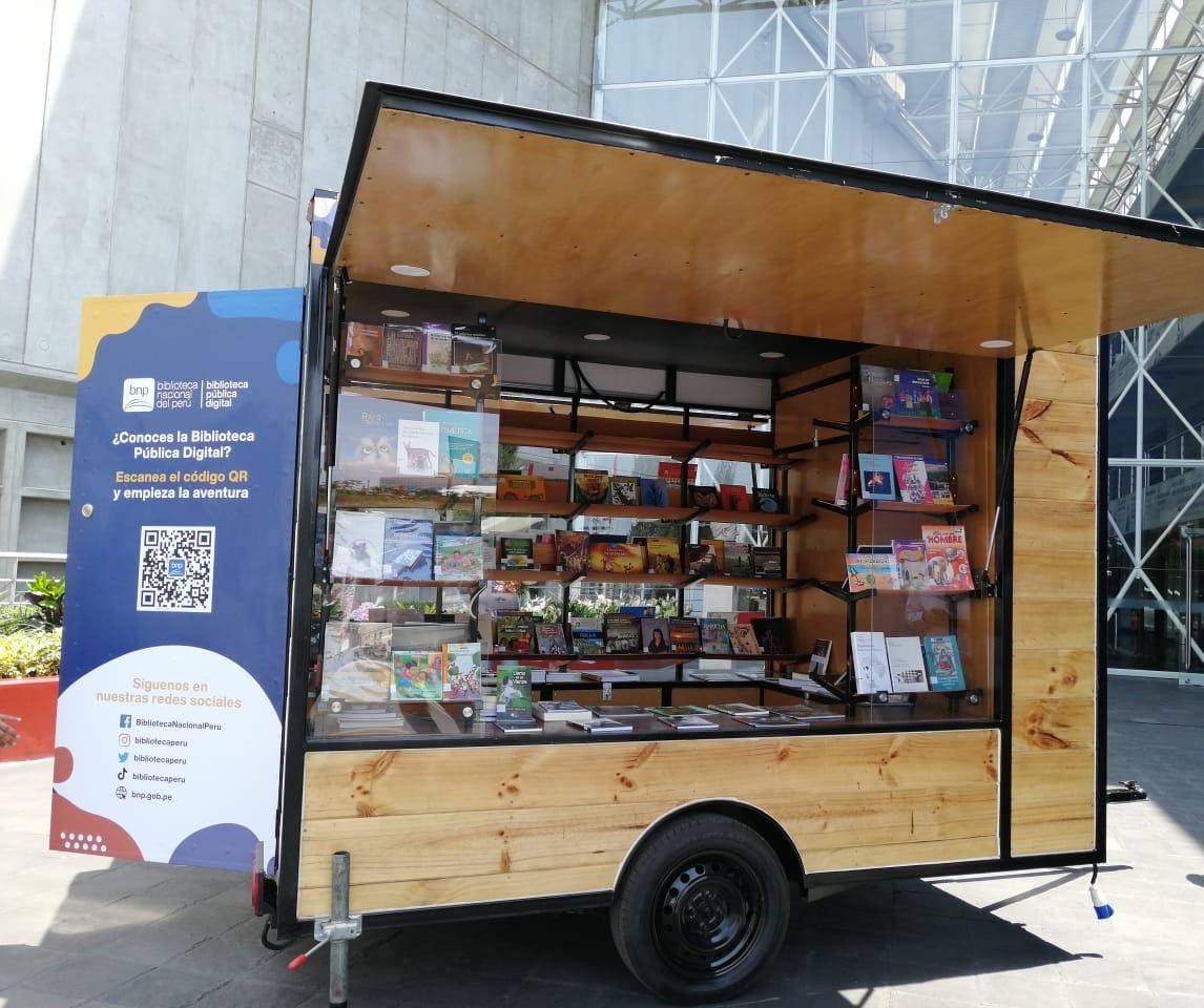 Santa Anita: Bibliomóvil llega a la plaza de armas de Chancas