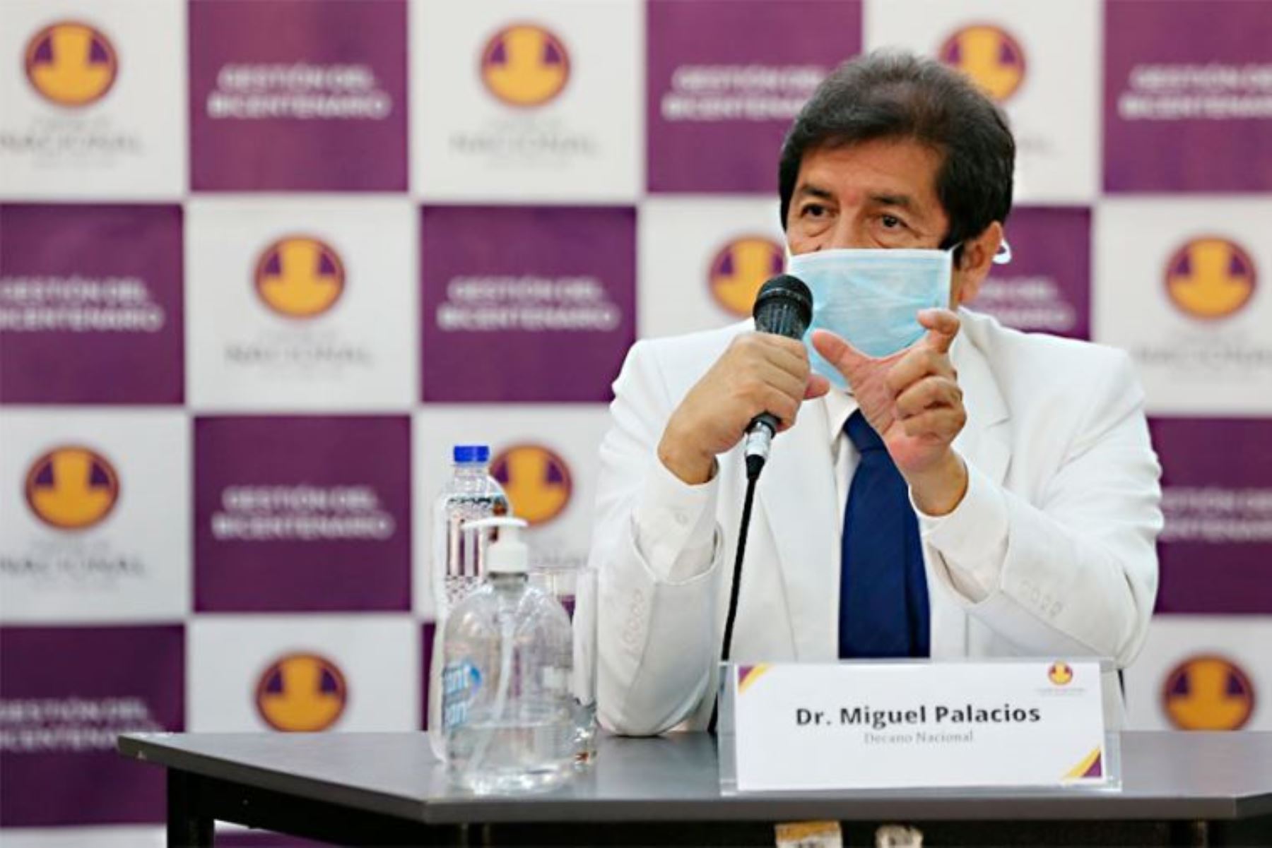 Decano del Colegio Médico pide que exigencia del carné de vacunación sea desde el 1 de diciembre