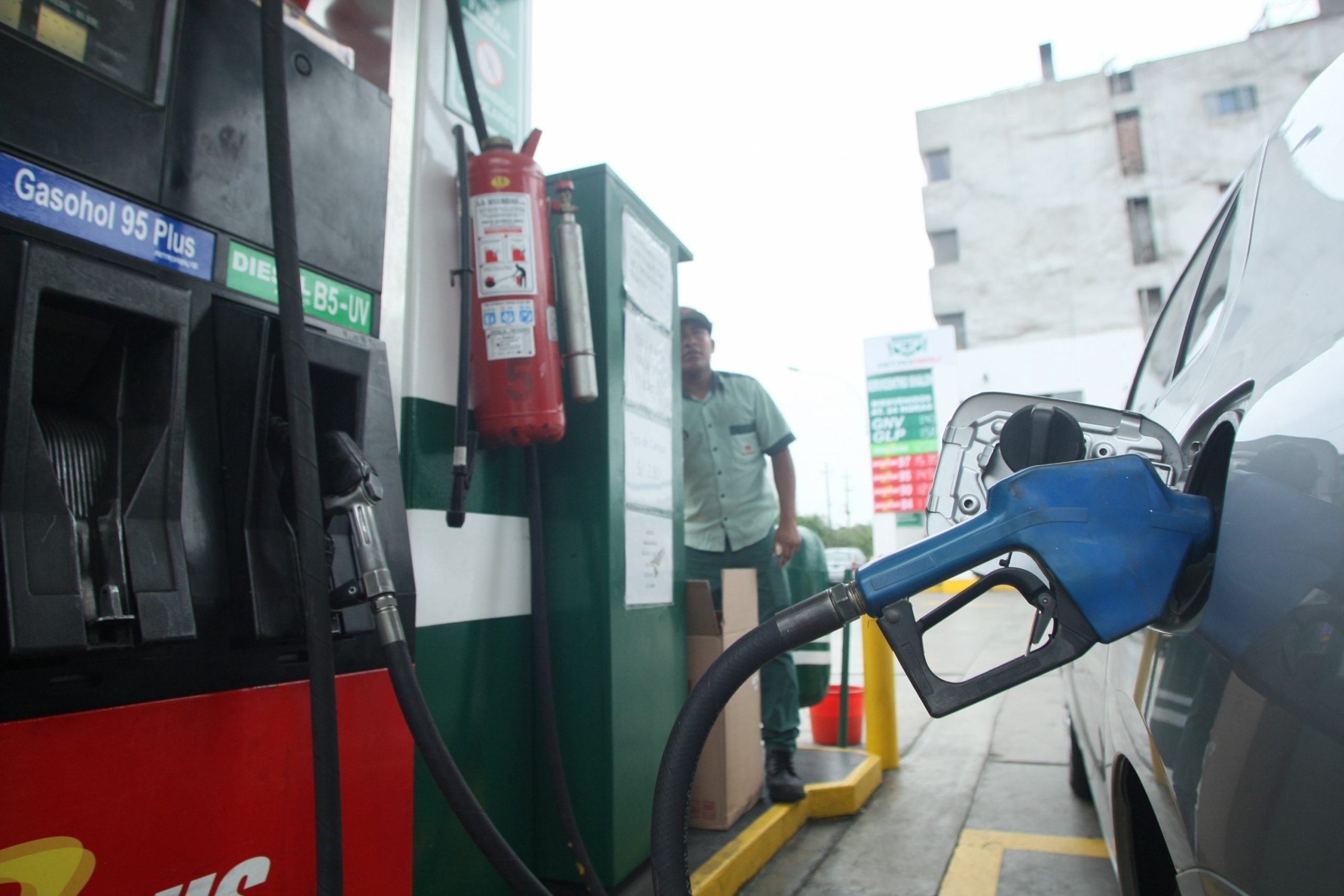 Minem: Precio del diésel bajará a partir de la próxima semana