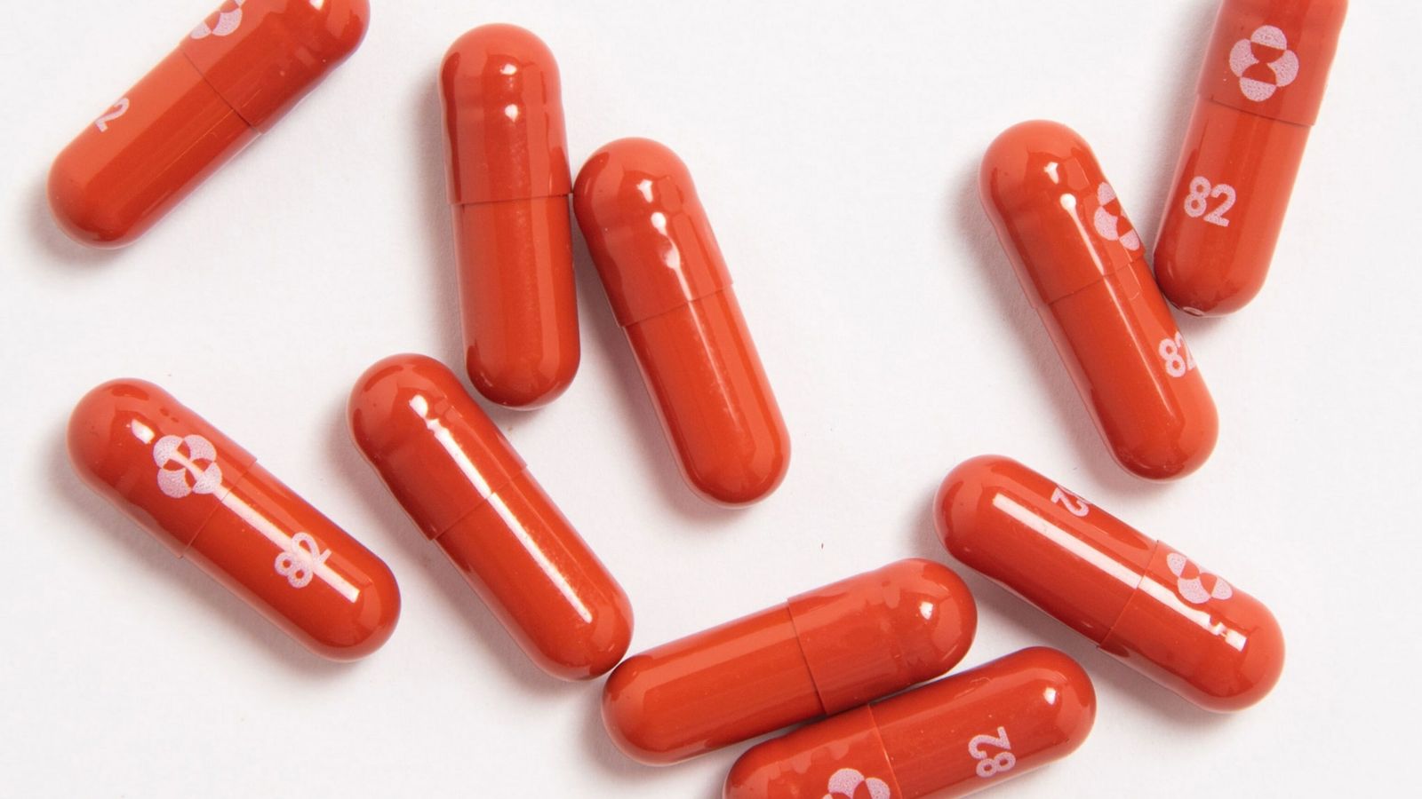 Reino Unido aprueba el uso de la primera pastilla antiviral contra la COVID-19