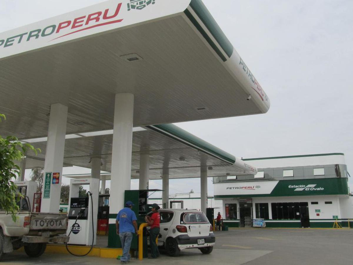 Petroperú anuncia reducción en precios de lista de combustibles