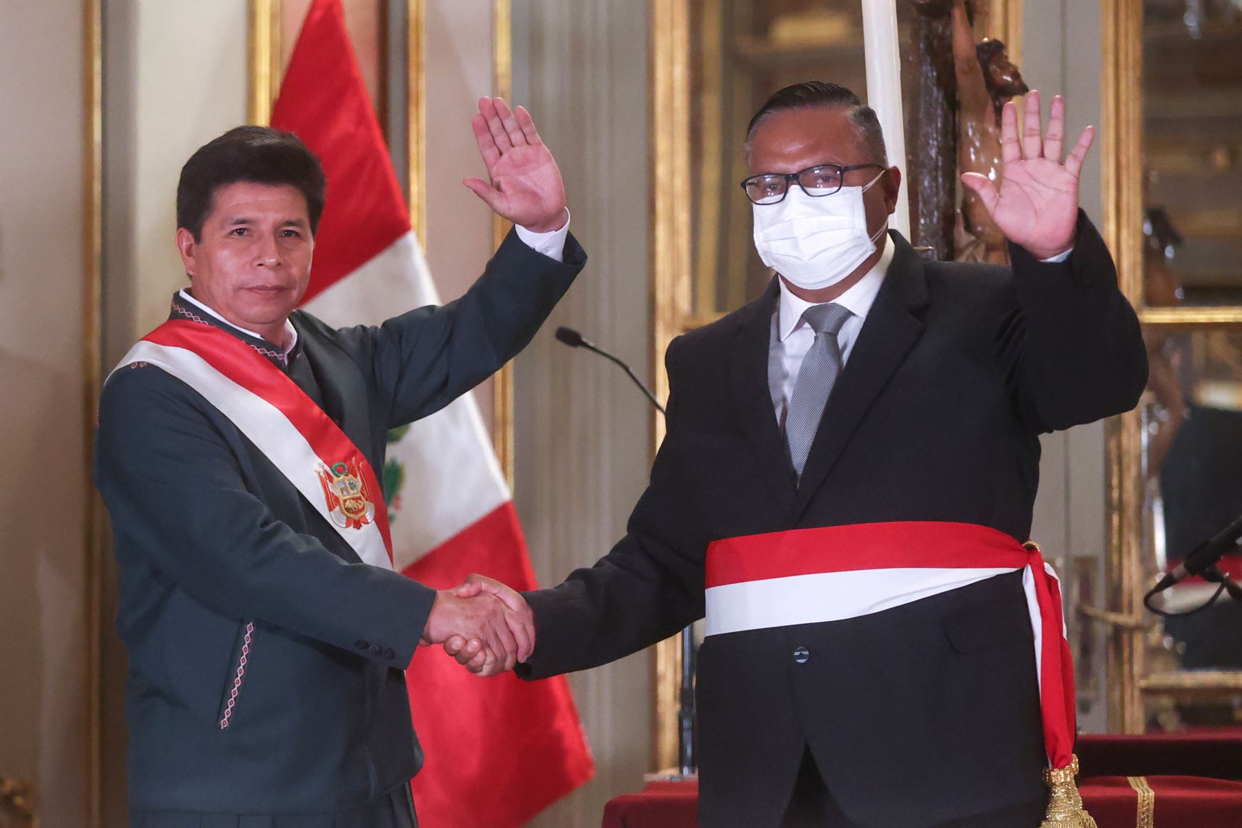 Colegio Médico del Perú exige la renuncia inmediata de Hernán Condori al ministerio de Salud