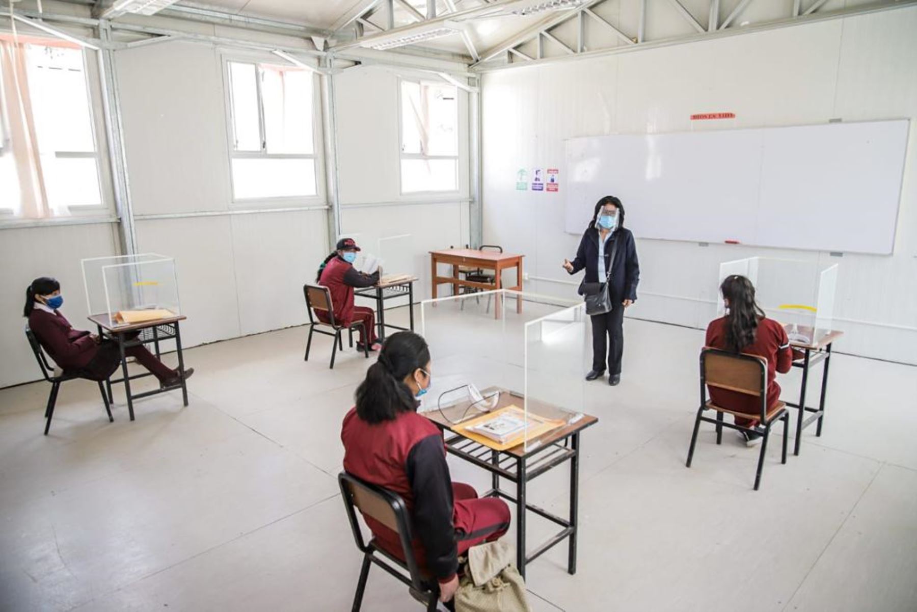 Más de 4 millones de escolares retornaron a clases presenciales hoy en 18 regiones del país