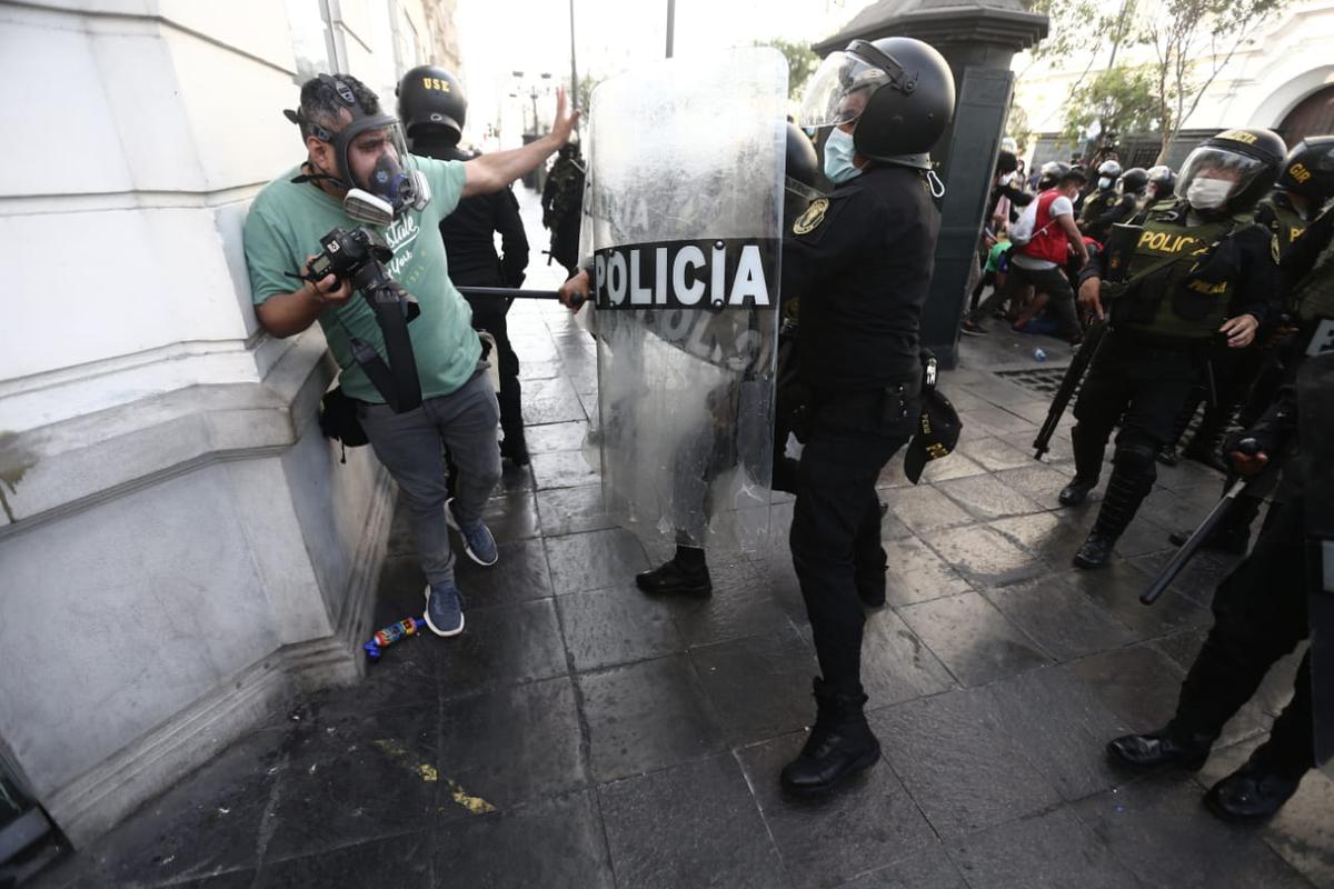 Consejo de la Prensa Peruana pide al Gobierno garantías para que periodistas realicen su trabajo durante toque de queda