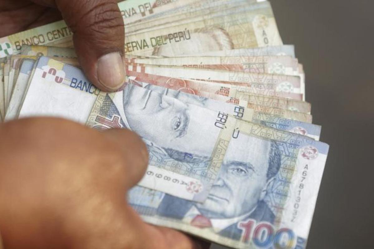 Ejecutivo propone elevar el sueldo mínimo a S/ 1.025