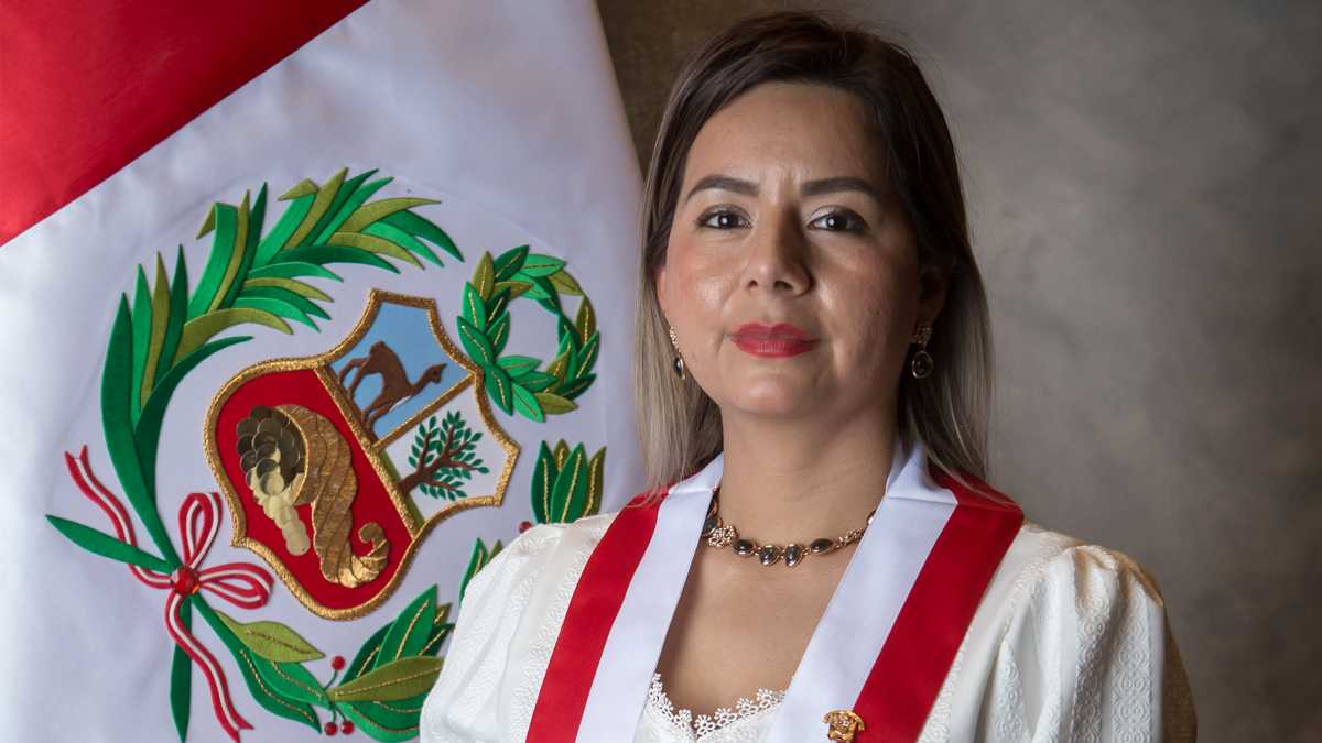Denuncian que congresista fujimorista habría plagiado dos tesis