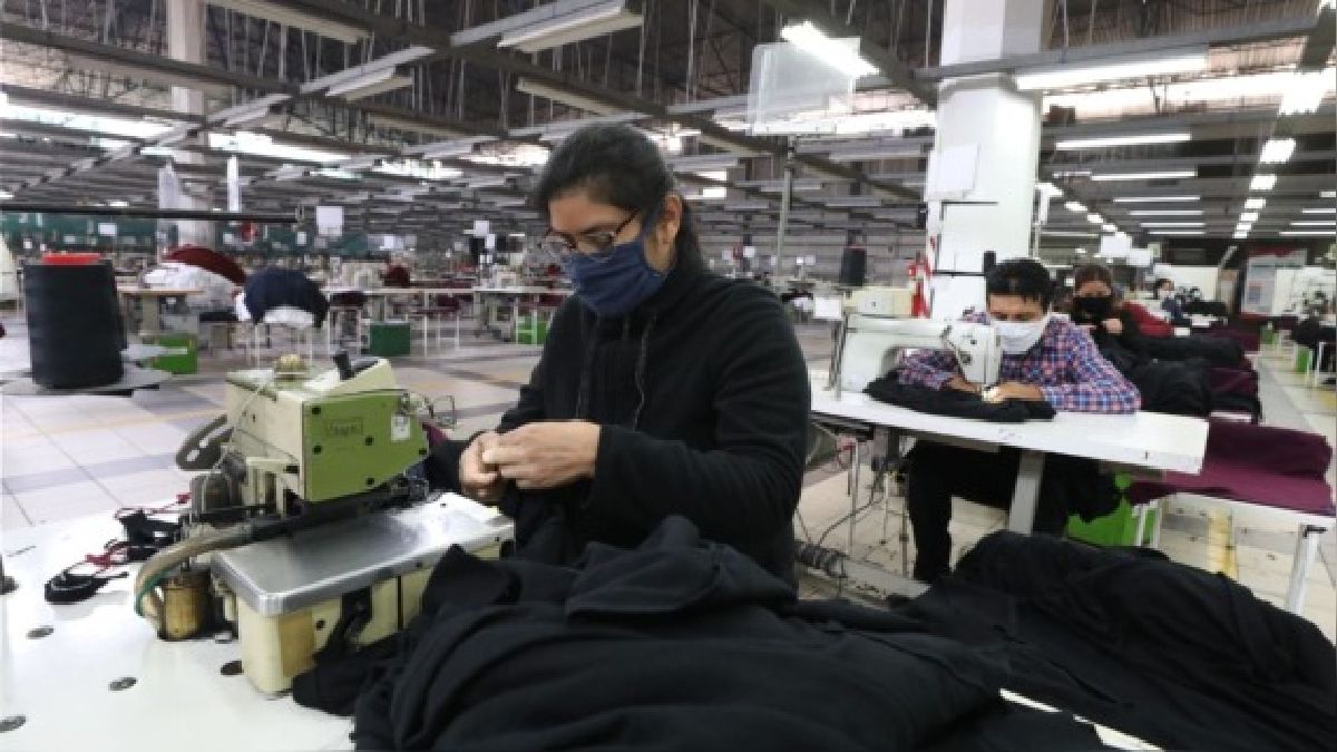 Empleo en Lima creció durante los últimos tres meses, pero aún por debajo de niveles prepandemia