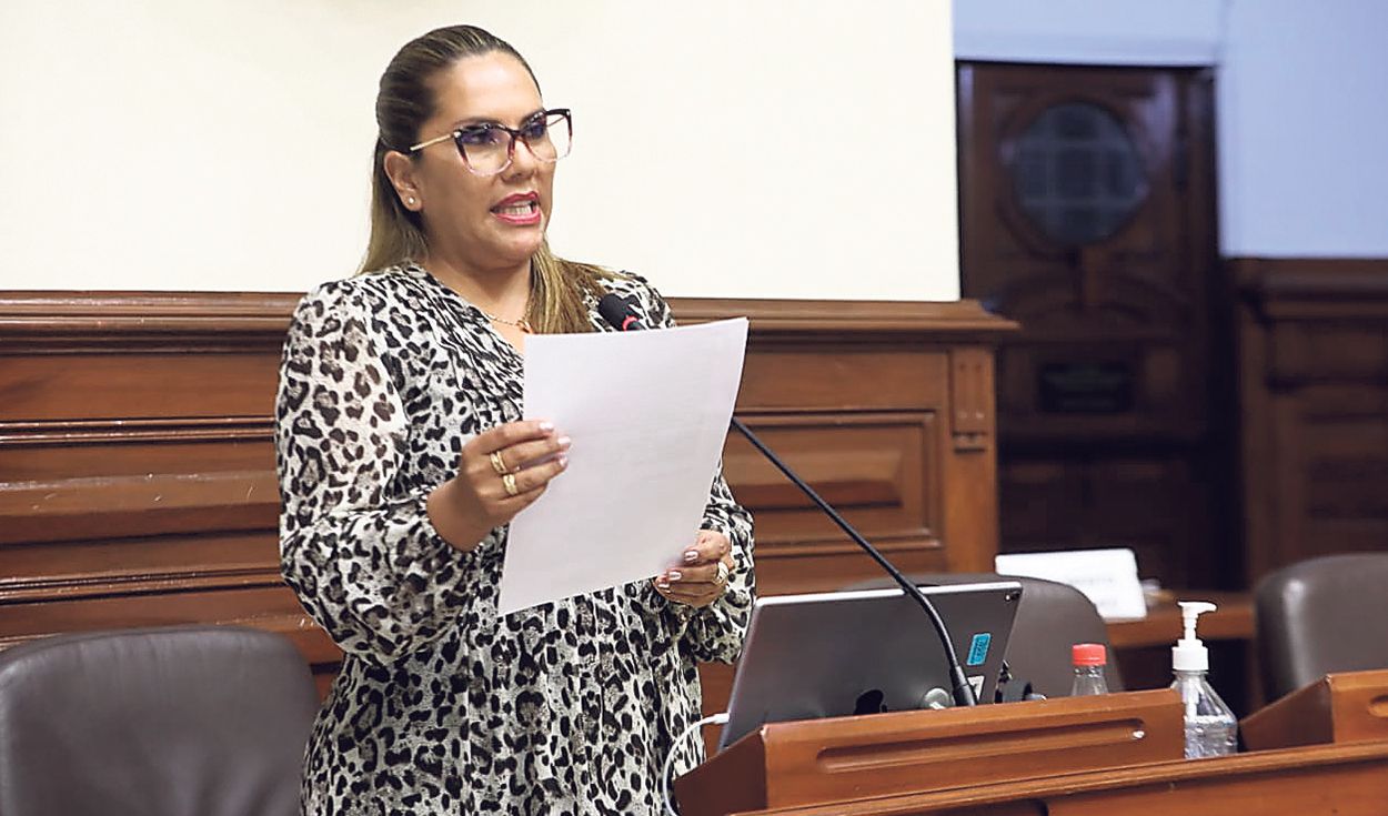 Digna Calle pide que se debata proyecto de ley para adelantar elecciones
