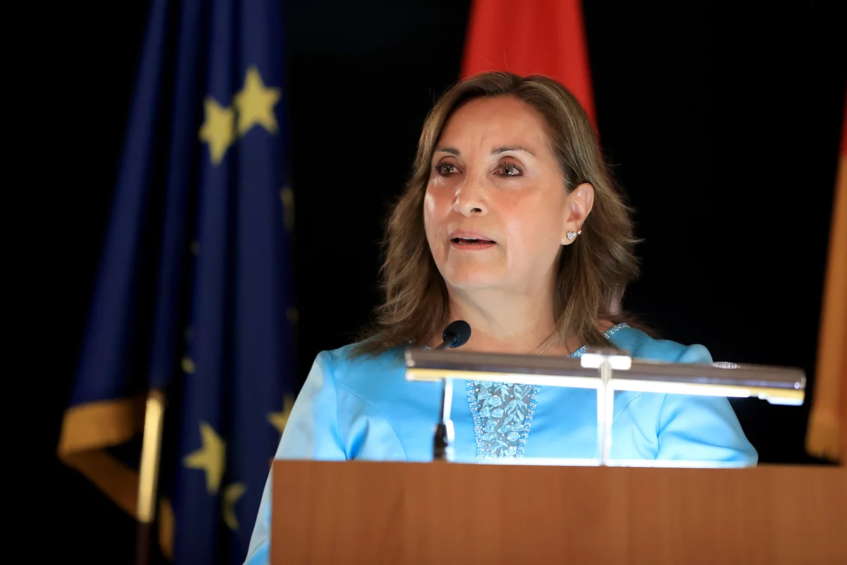 Dina Boluarte sobre su hermano: «Él está en libertad de recibir en su cumpleaños a quien se le pegue la gana»