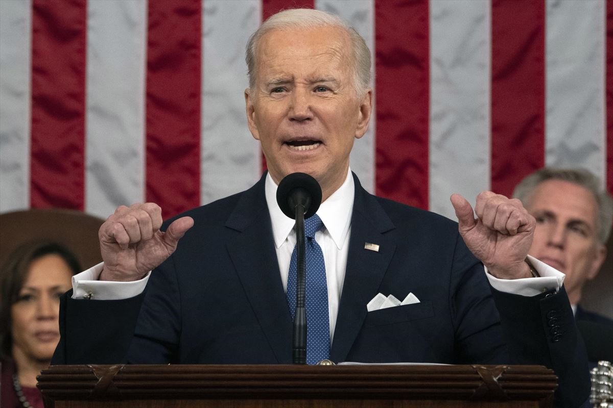 Biden urge al Congreso a aprobar fondos para Kiev: «No podemos dejar que Putin gane»
