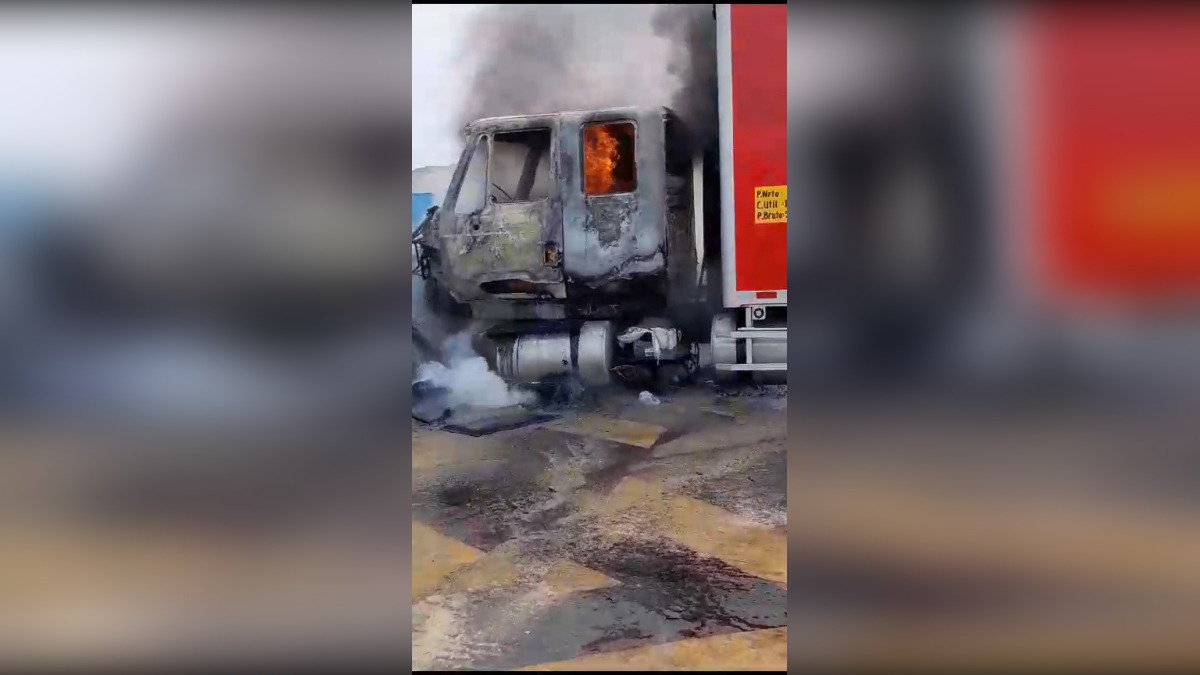 Áncash: un tráiler se incendió en plena carretera Panamericana Norte