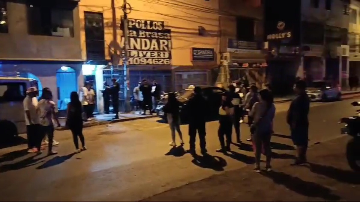 Presuntos extorsionadores dejaron una granada de guerra afuera de una discoteca en SJL