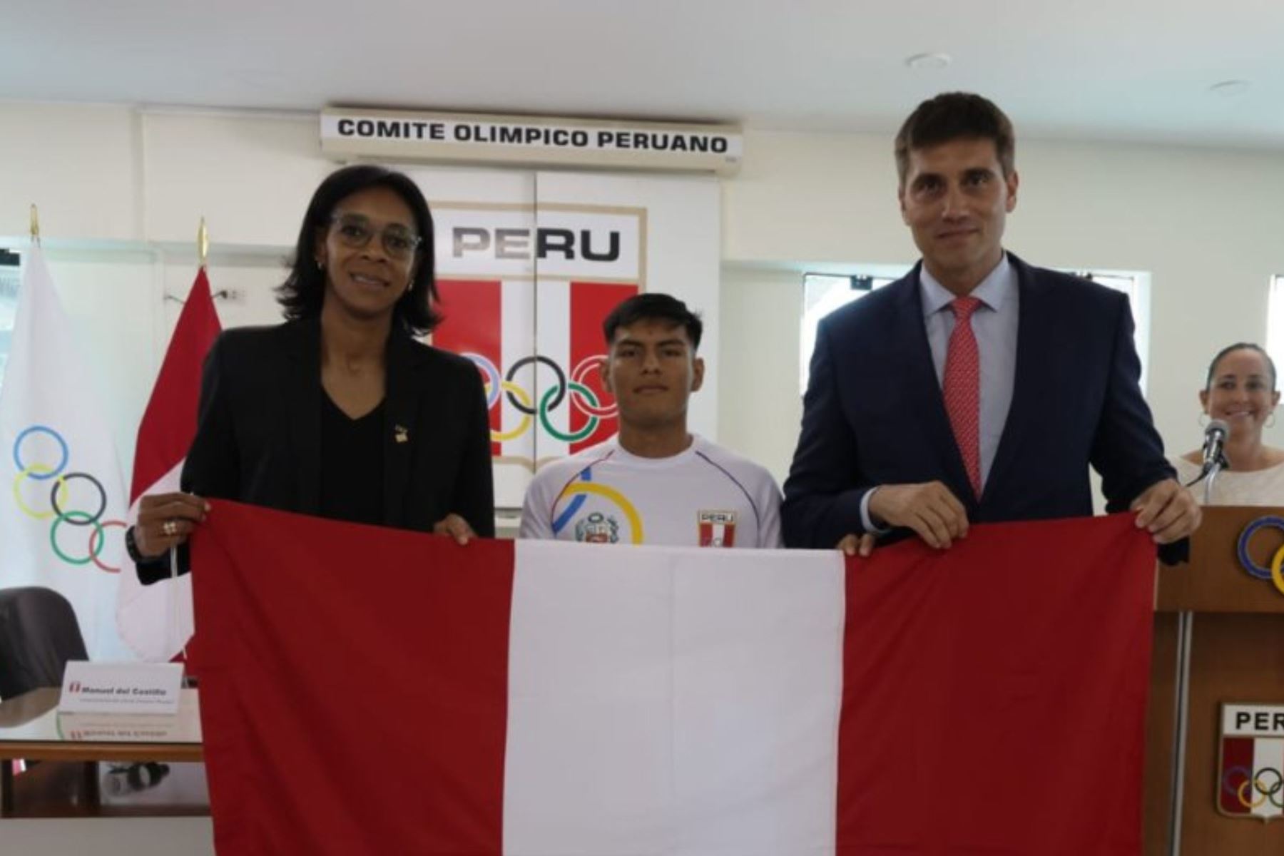 Presentan a los abanderados de los I Juegos Bolivarianos de la Juventud Sucre 2024