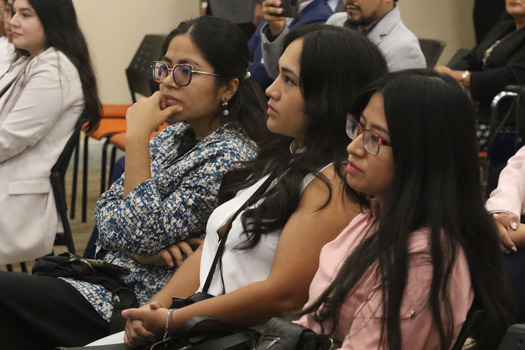 Gobierno lanza «Ideatón»: espacio de innovación que convoca a jóvenes para mejorar empleo