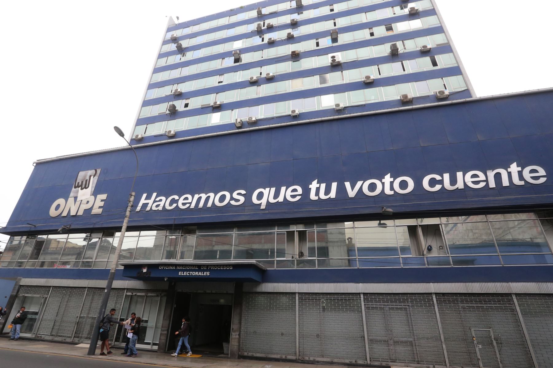 ONPE aprueba padrón para elección de nuevos representantes ante el JNE