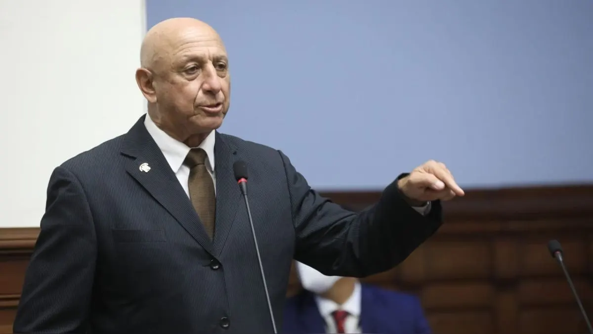 José Cueto: «Creo que sí se debería retornar a la inmunidad parlamentaria»