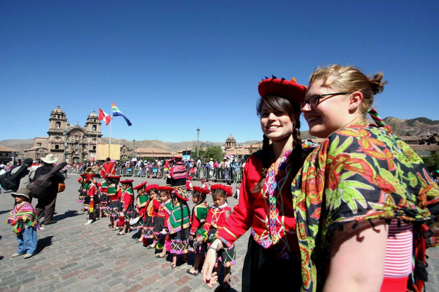 Promperú impulsa estrategia para brindar mejor experiencia a turistas que visitan Cusco