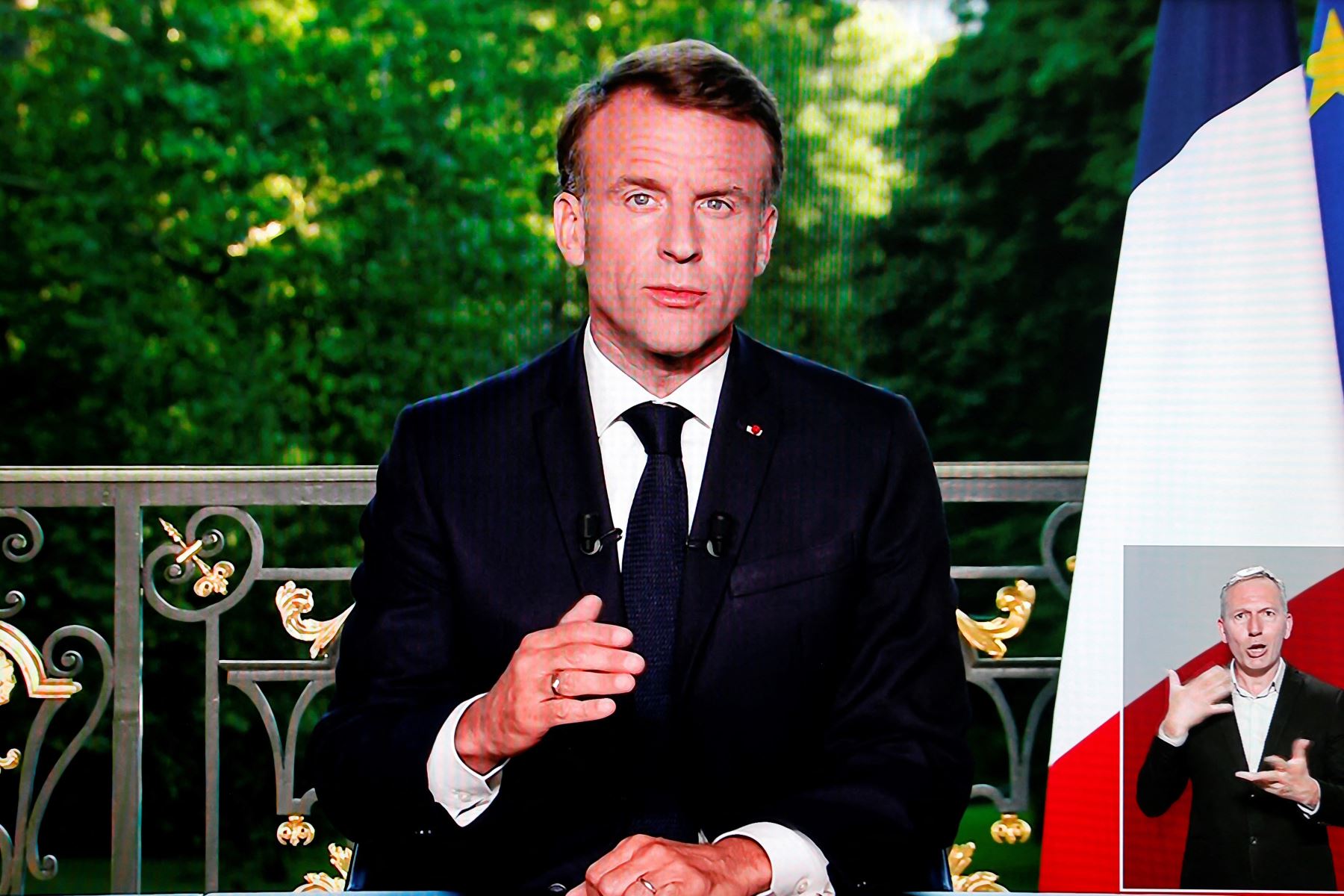 Francia convoca elecciones legislativas anticipadas por sexta vez desde 1958