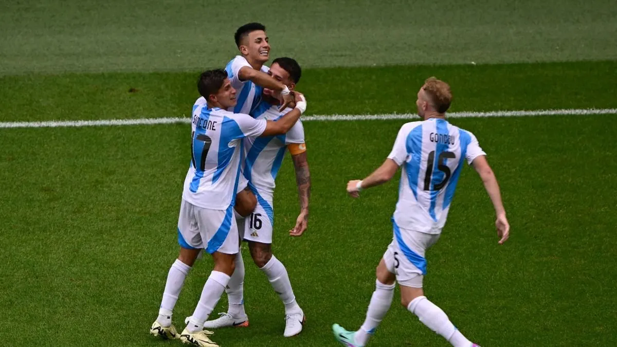 A la siguiente ronda: Argentina derrotó 2-0 a Ucrania y clasificó a cuartos de final del fútbol masculino en París 2024