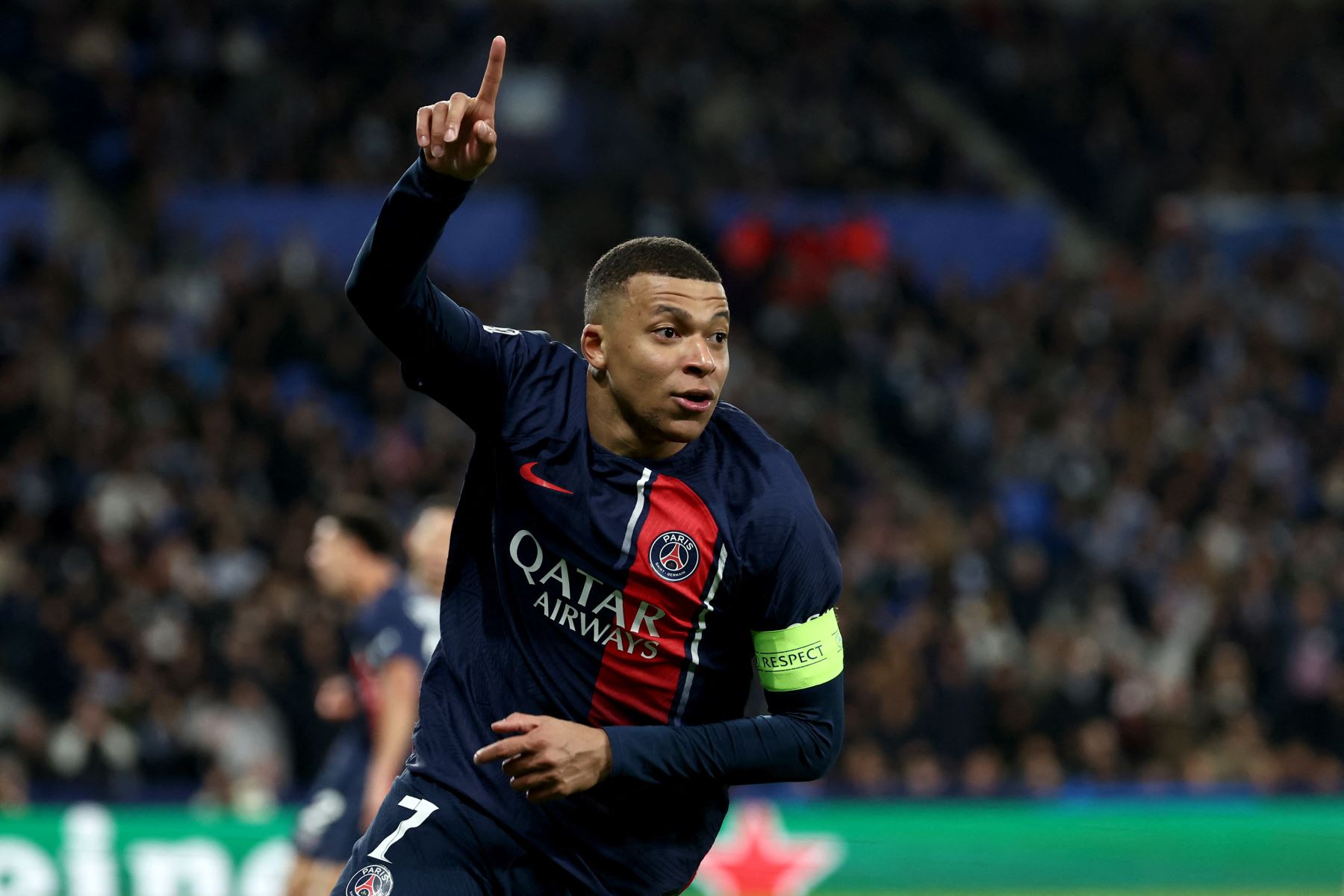 Mbappé reclama ante la UEFA por deuda de 55 millones de euros del PSG