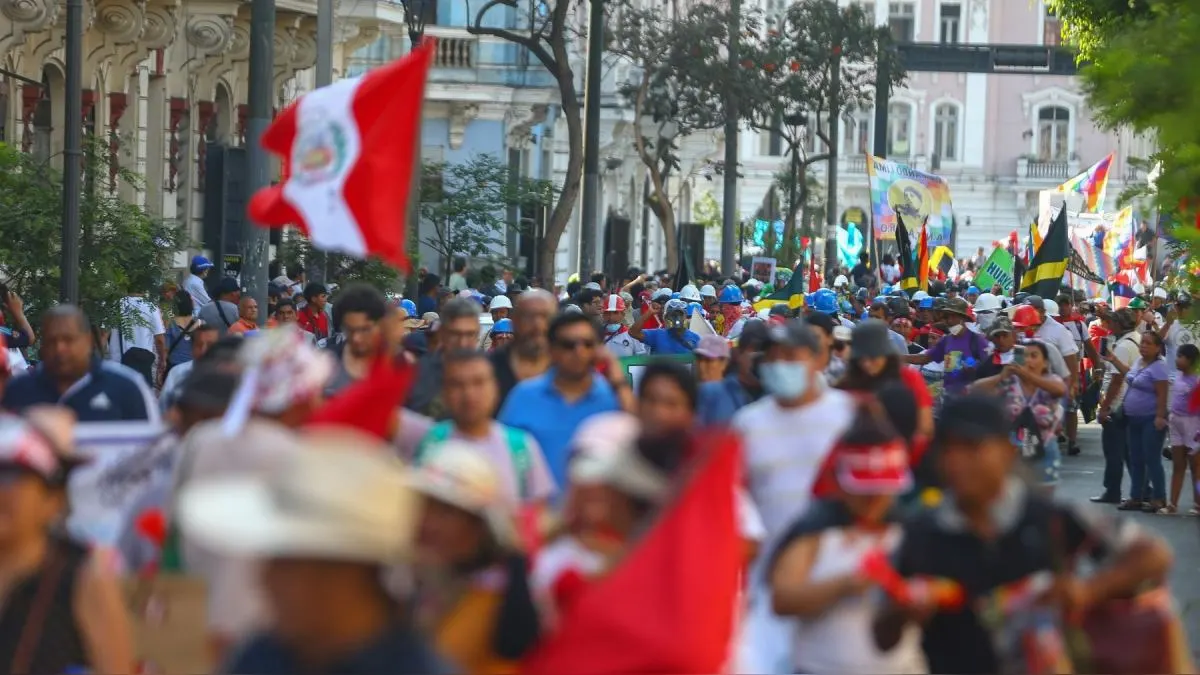 El desinterés de los peruanos sobre la política creció diez puntos en el último año, según encuesta del IEP