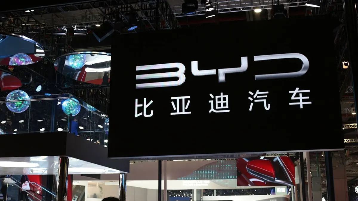 Estados Unidos busca prohibir autos con tecnología de China y Rusia