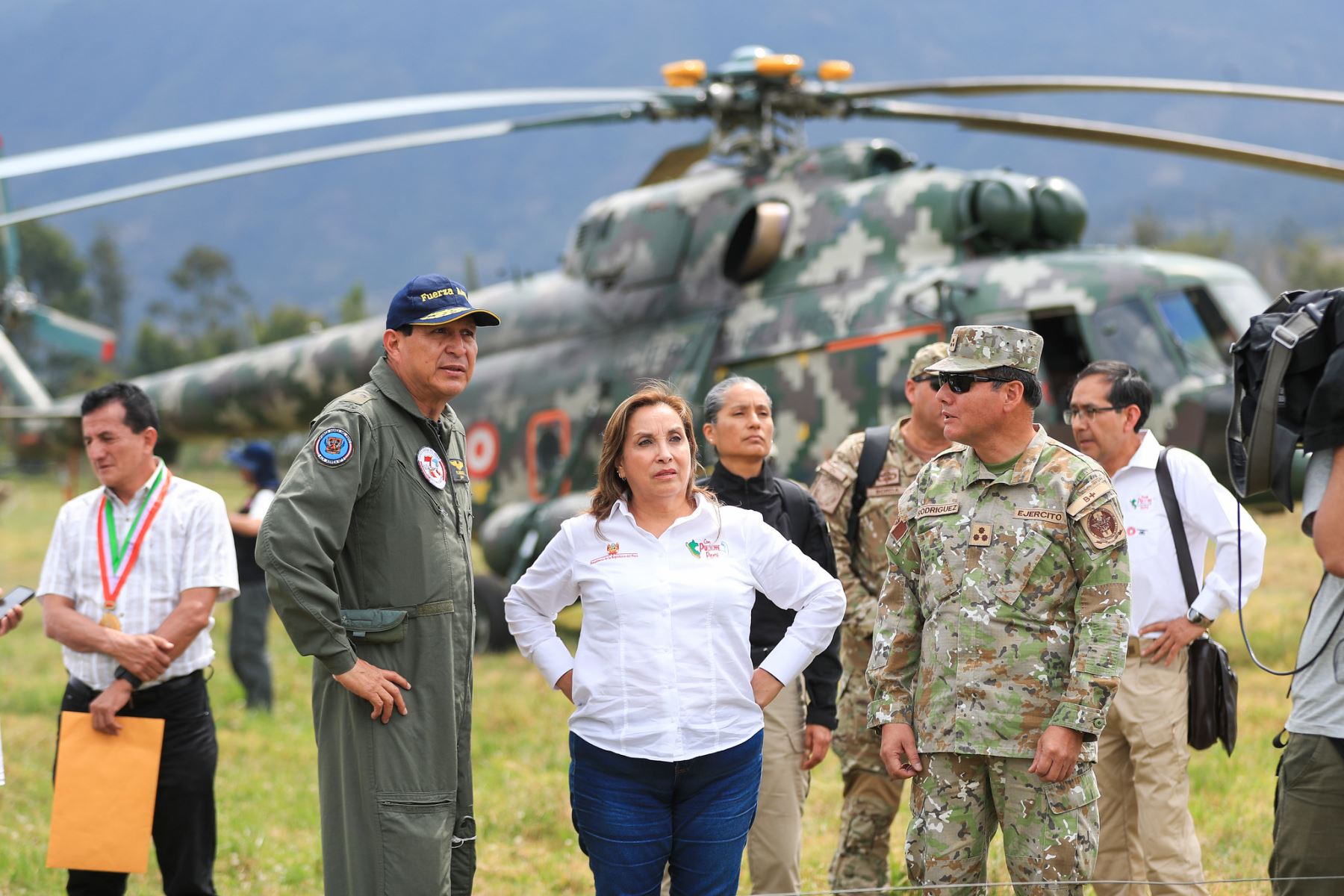 Presidenta Dina Boluarte sobrevoló zona de Amazonas afectada por incendios