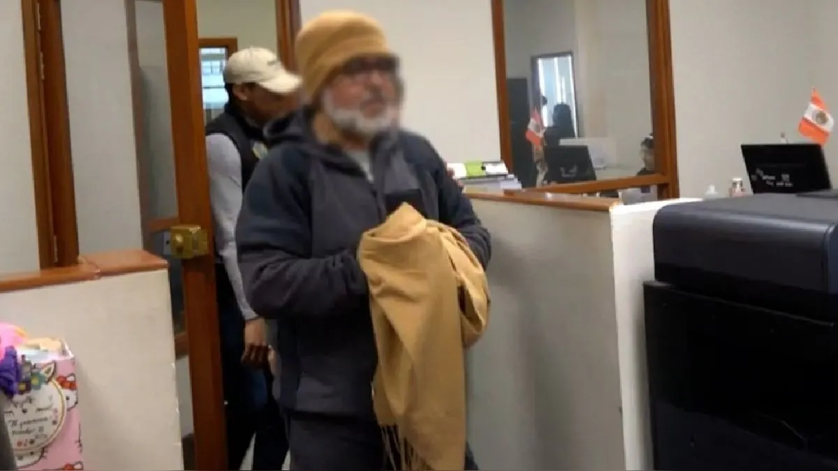 Andrés Hurtado brinda su manifestación ante la Fiscalía por presunto tráfico de influencias