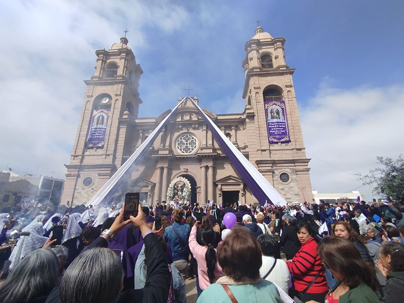 Tacna: con misa y procesión devotos rinden homenaje a la imagen del Señor de los Milagros