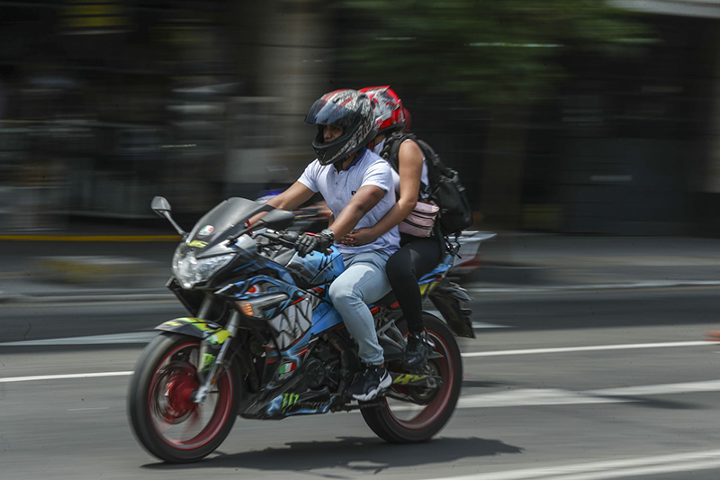 Congreso: Pedirán priorizar proyecto que prohíbe más de 2 pasajeros en motos