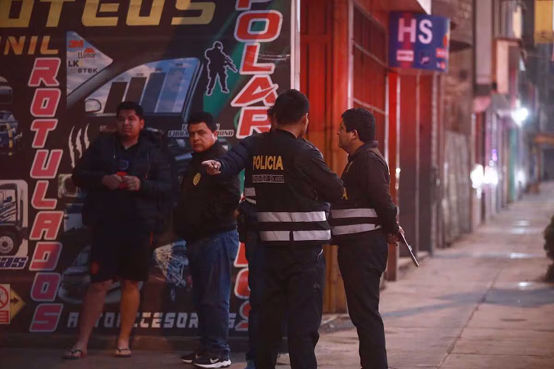 Confusa muerte en Santa Anita: Joven cae de quinto piso mientras bebía con amigos