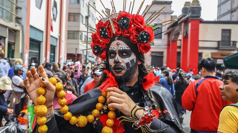 Peruanos gastan hasta S/300 por vestirse este Halloween: ¿Cuáles son los disfraces en tendencia este 2024?