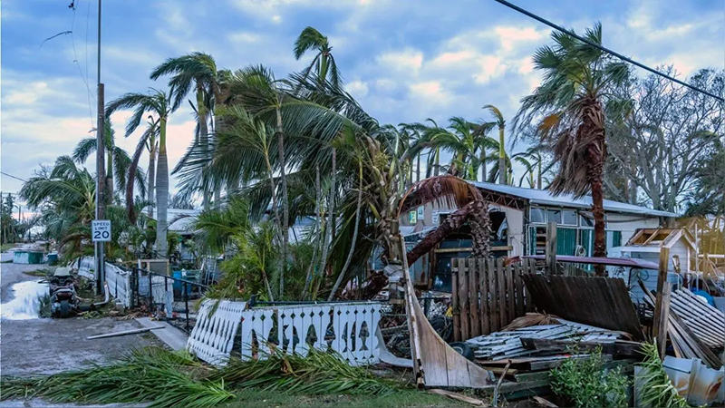 Aumentan a 10 los muertos por los tornados y el huracán Milton en Florida