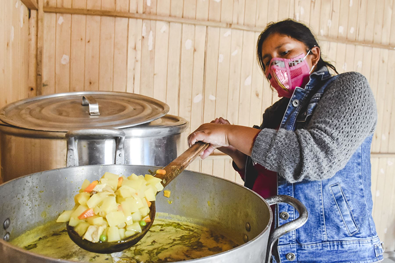 Congreso: aprueban financiamiento de la atención alimentaria que brindan ollas comunes