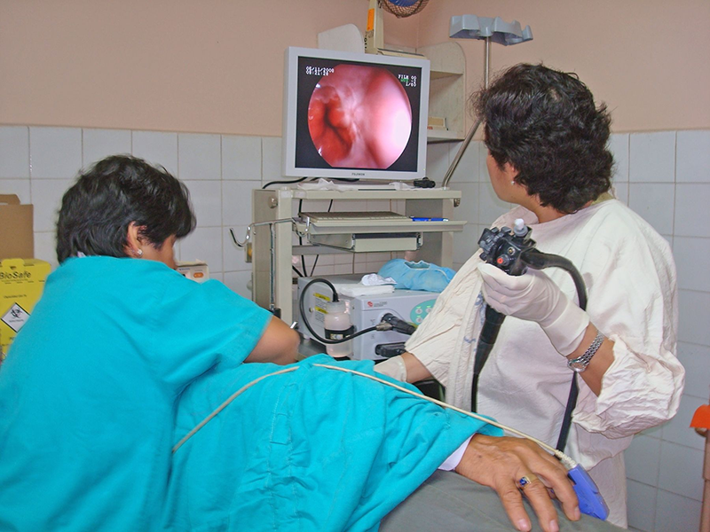 Hospital Loayza fortalece atención especializada en enfermedades gástricas y digestivas