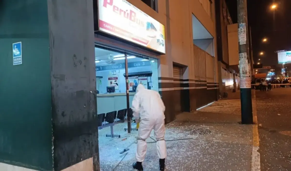 Explosivo lanzado a la empresa Perú Bus deja cinco heridos