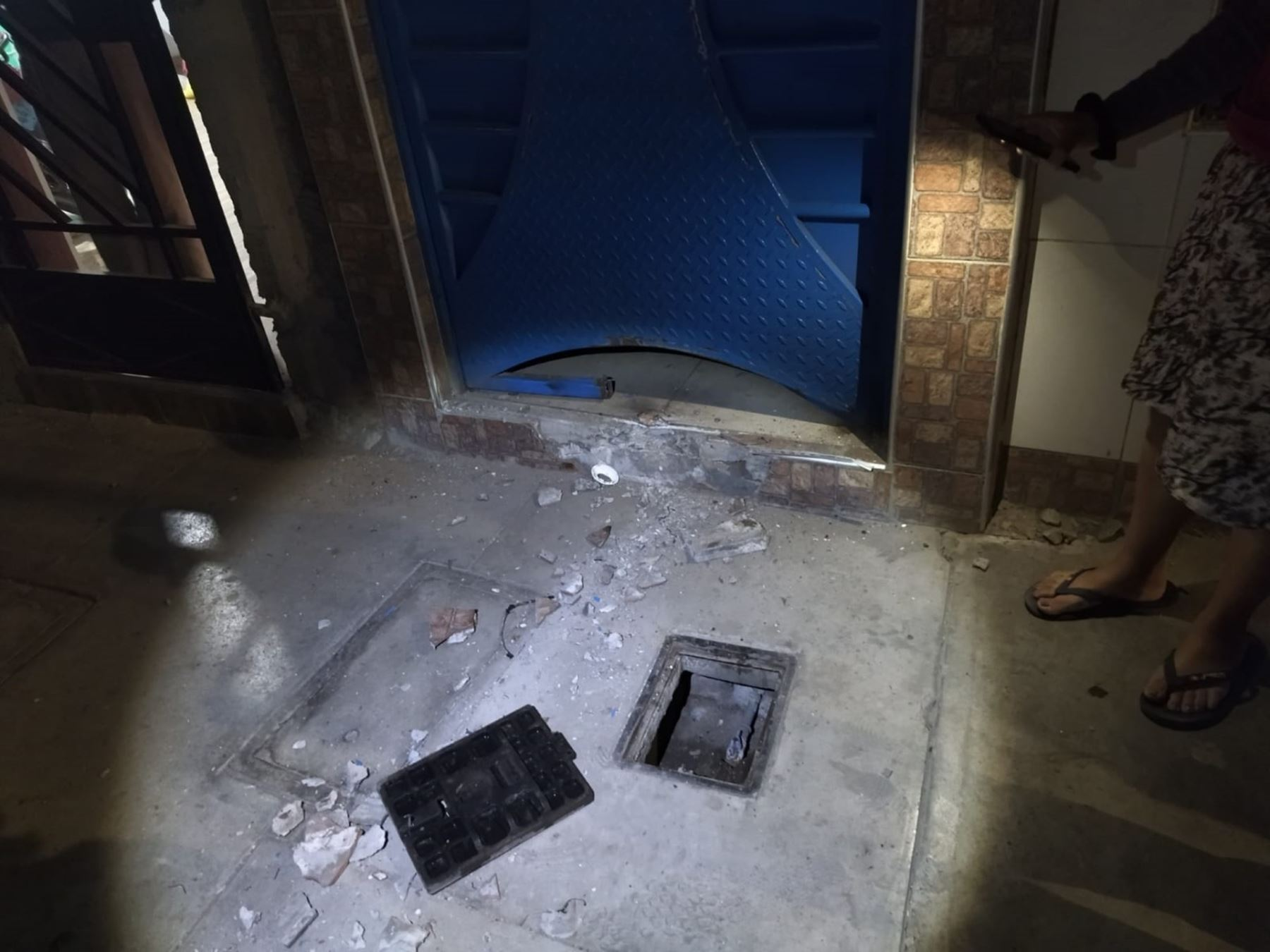 Tumbes: presuntos extorsionadores atacan con explosivos colegio Juan Pablo II de Zarumilla