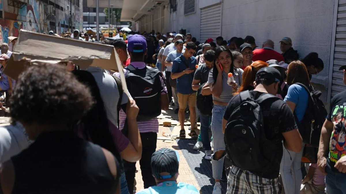 Chile: «Confusión» en el proceso de enrolamiento de migrantes genera caos en Santiago