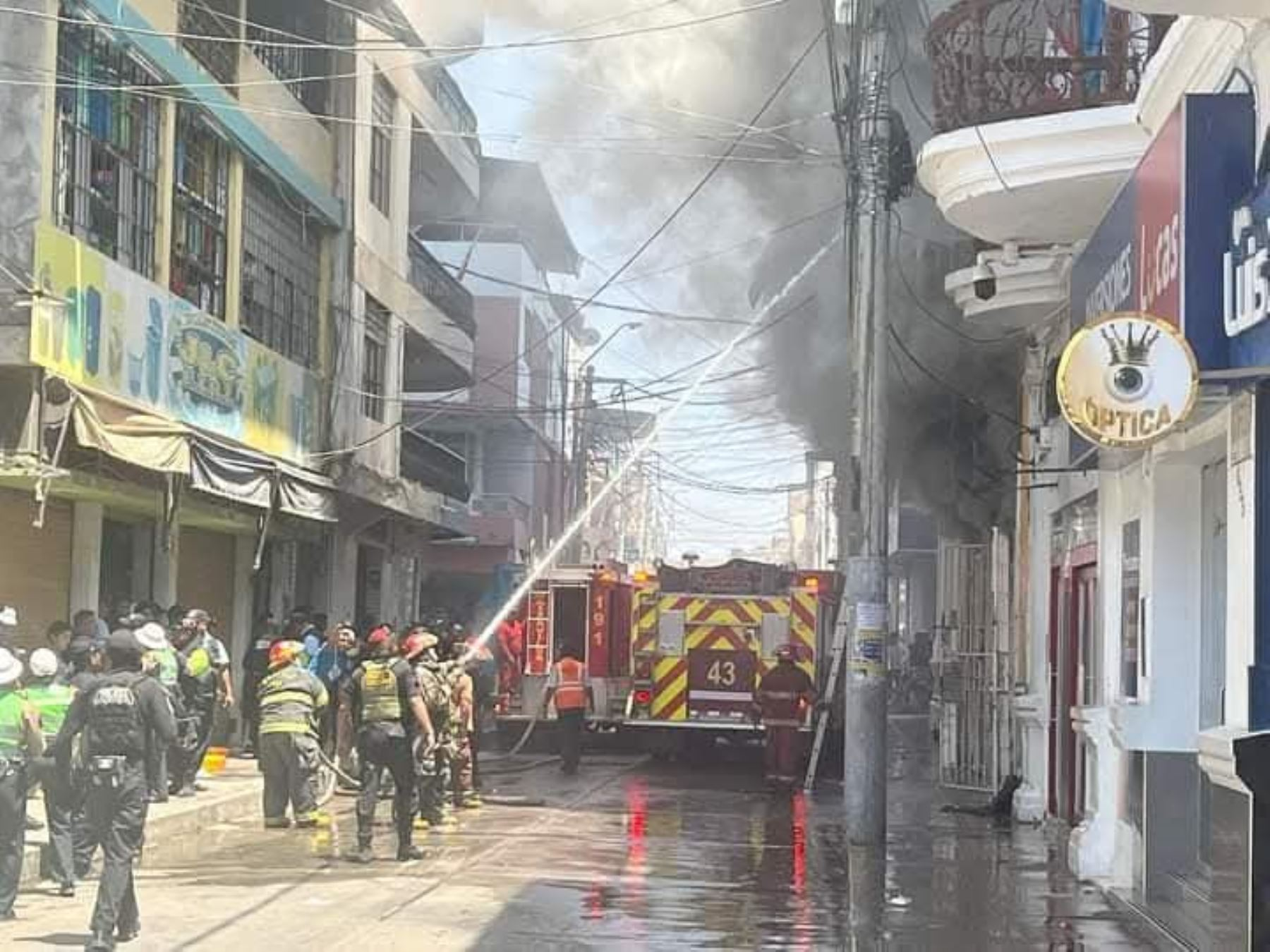 Alerta en Piura: voraz incendio se registra en el centro de la ciudad de Sullan