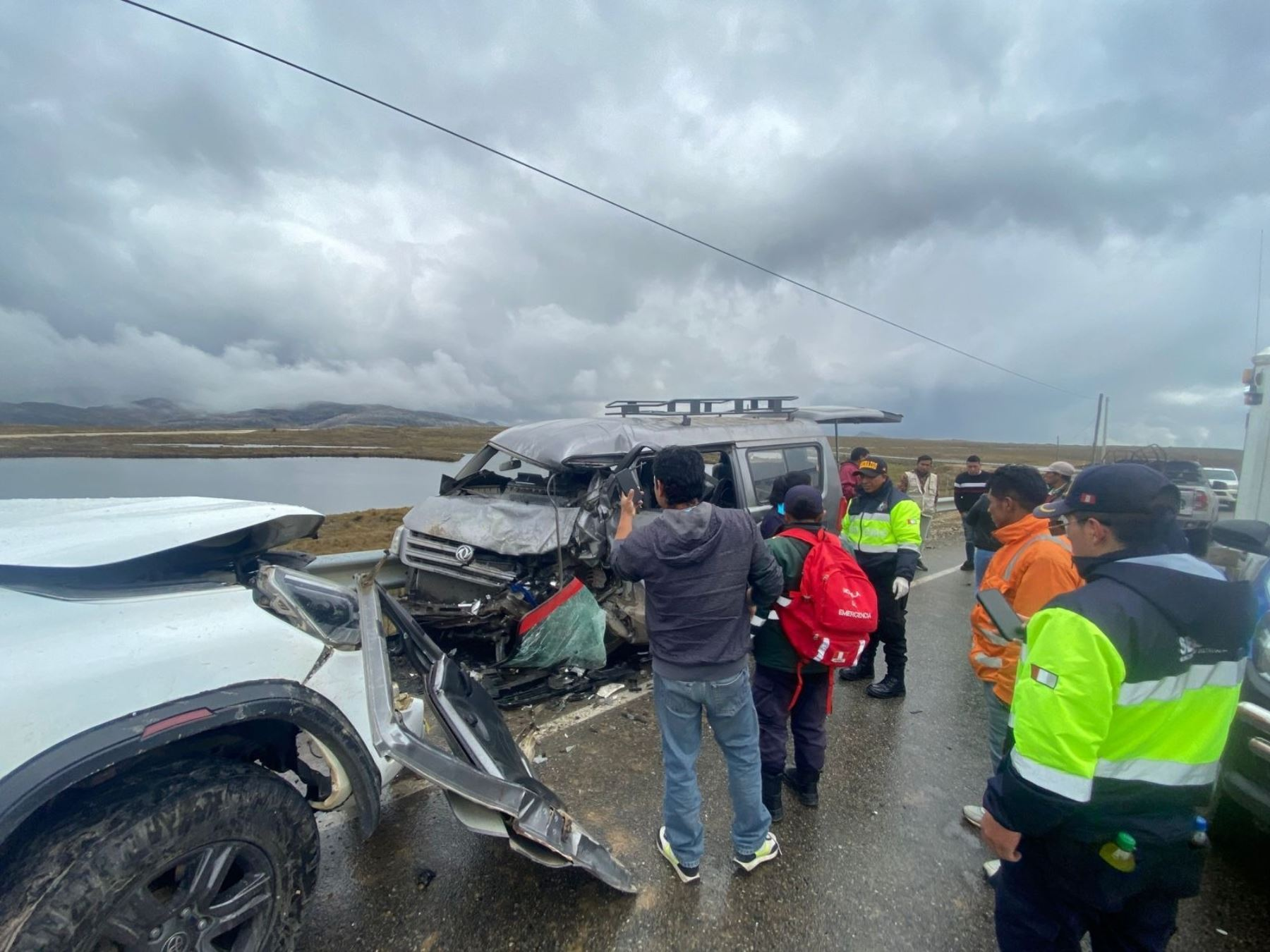 Tragedia en La Libertad: choque entre combi y camioneta deja tres muertos en Quiruvilca