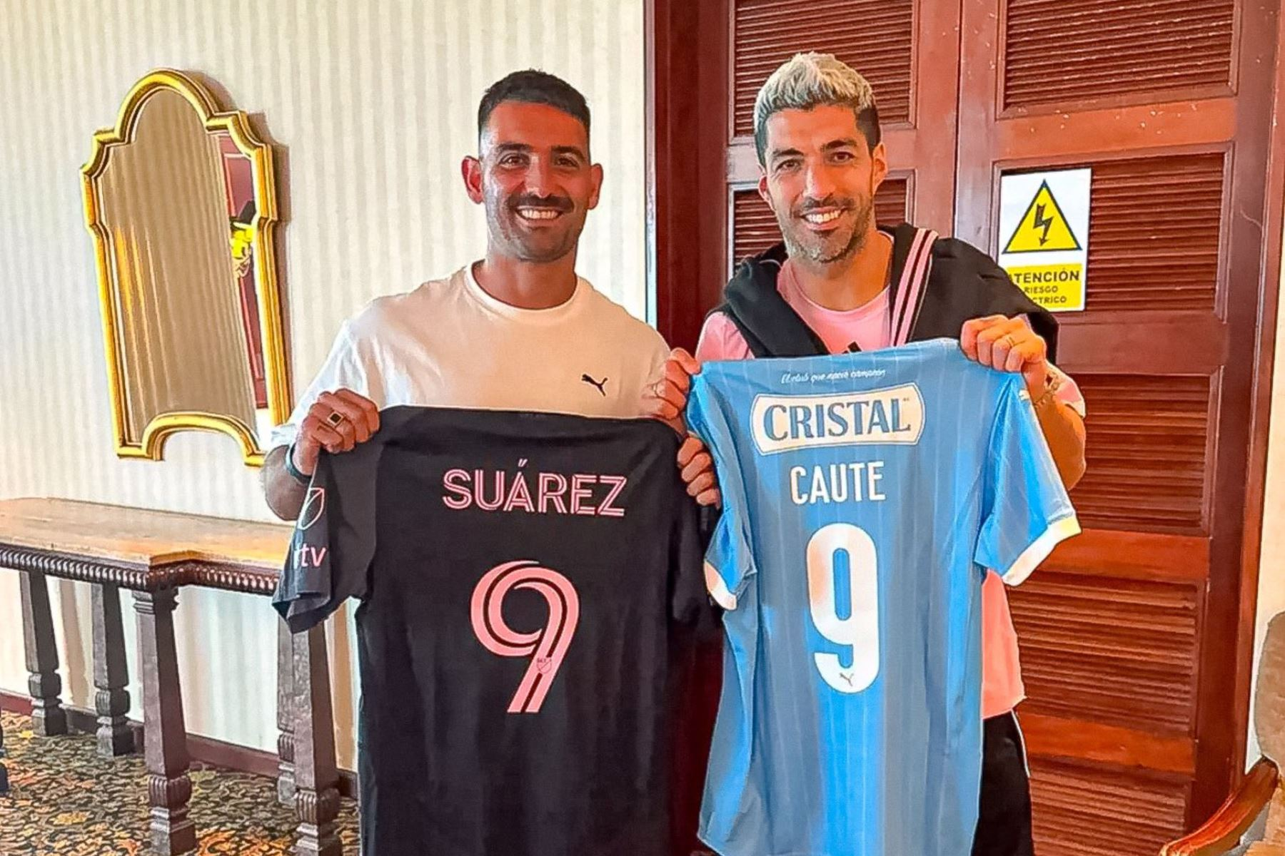 ¡Luce la celeste! Luis Suárez y Cauteruccio se reunieron en Lima e intercambiaron camiseta