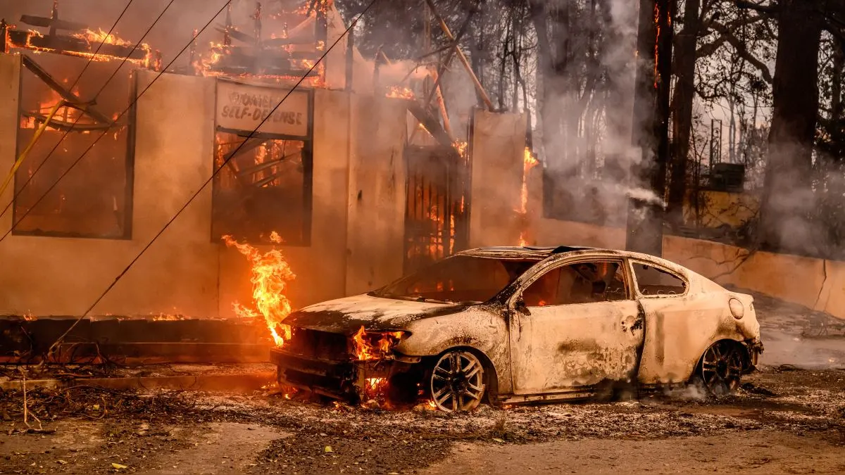 Seis incendios, la mayoría sin control, acorralan a Los Ángeles y dejan cinco muertos: el fuego se extiende a las colinas de Hollywood