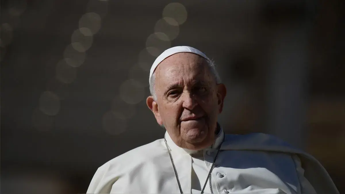 La salud del papa Francisco es estable respecto al miércoles y se somete a otras pruebas médicas