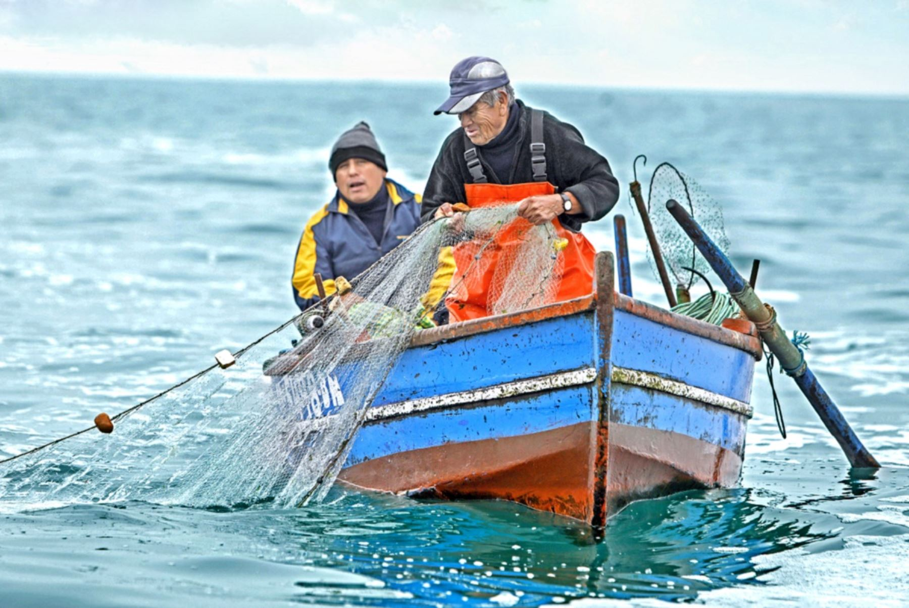 Fortalecen pesca artesanal con actualización del Reglamento de Ley General de Pesca
