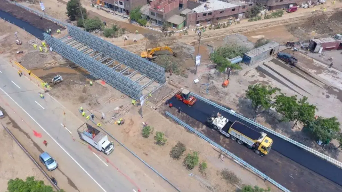 Conductor de volquete salvó de morir tras despistarse y volcarse en autopista Ramiro Prialé
