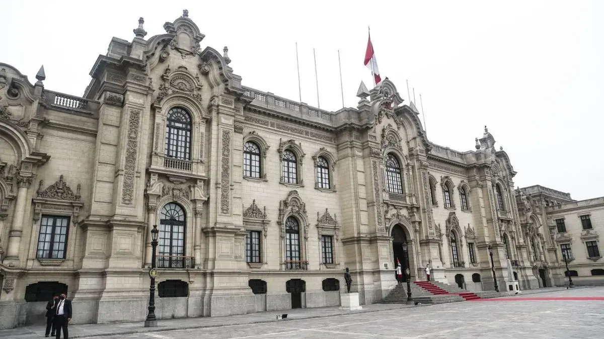 Gobierno contempla fusión de más de dos ministerios como parte de una restructuración parcial del Estado