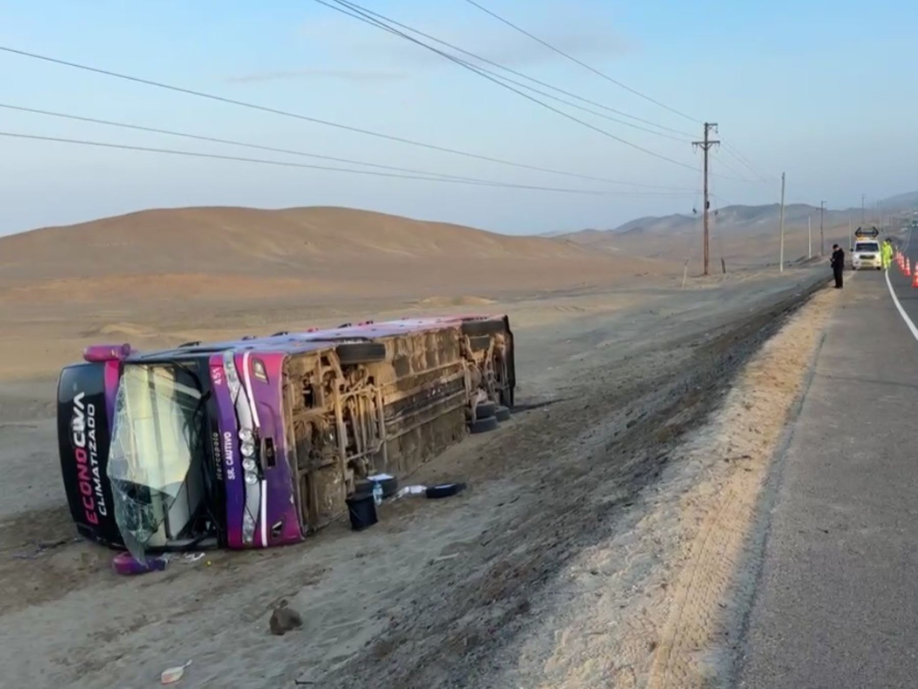 Áncash: varios heridos deja despiste de un bus interprovincial en la Panamericana Norte